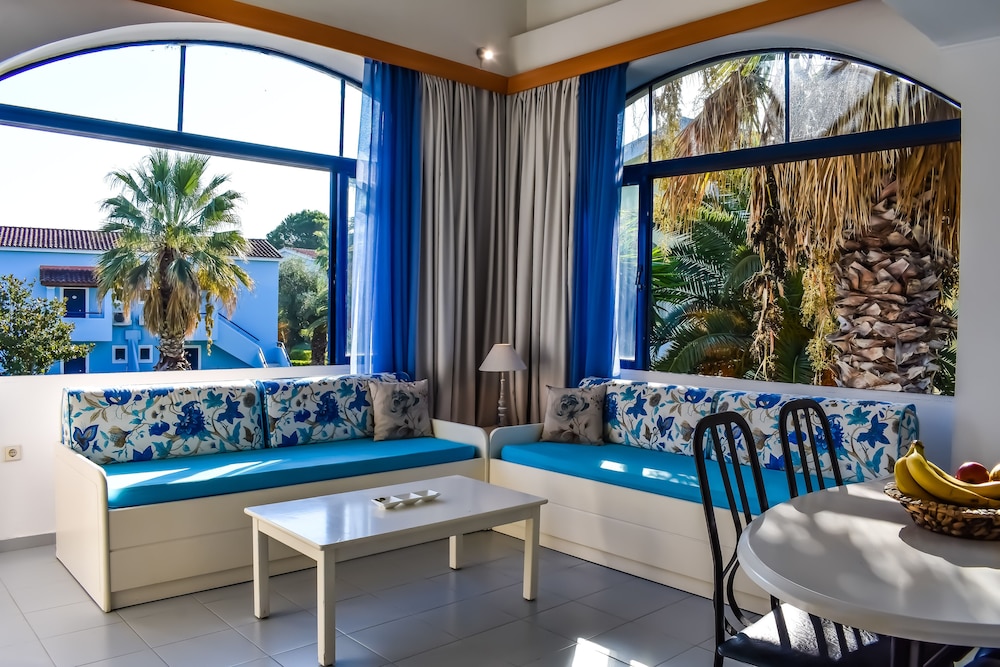 Govino Bay — Hotel rooms in Gouvia, Ionian Islands