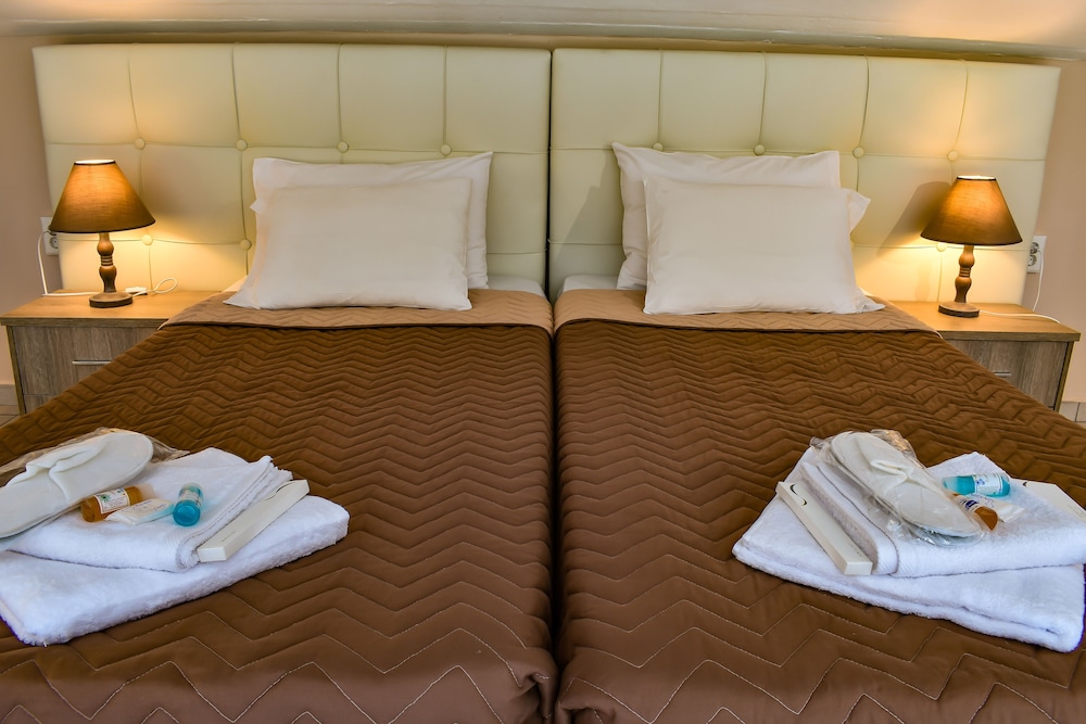 Govino Bay — Hotel rooms in Gouvia, Ionian Islands