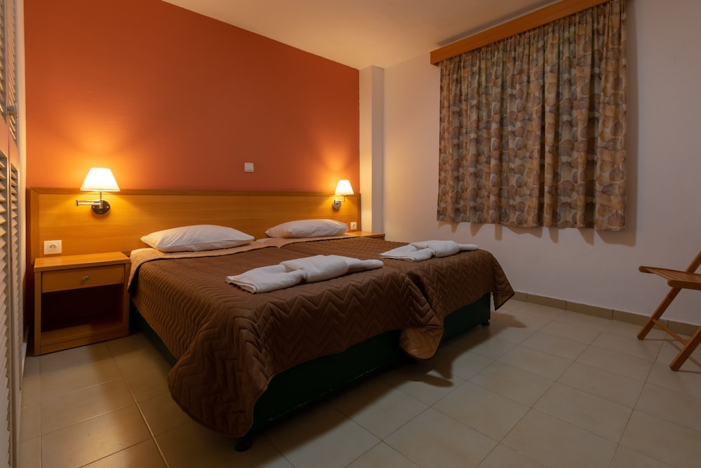 Govino Bay — Hotel rooms in Gouvia, Ionian Islands