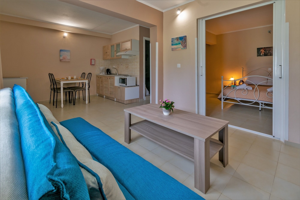 Govino Bay — Hotel rooms in Gouvia, Ionian Islands
