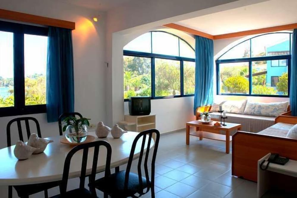 Govino Bay — Hotel rooms in Gouvia, Ionian Islands