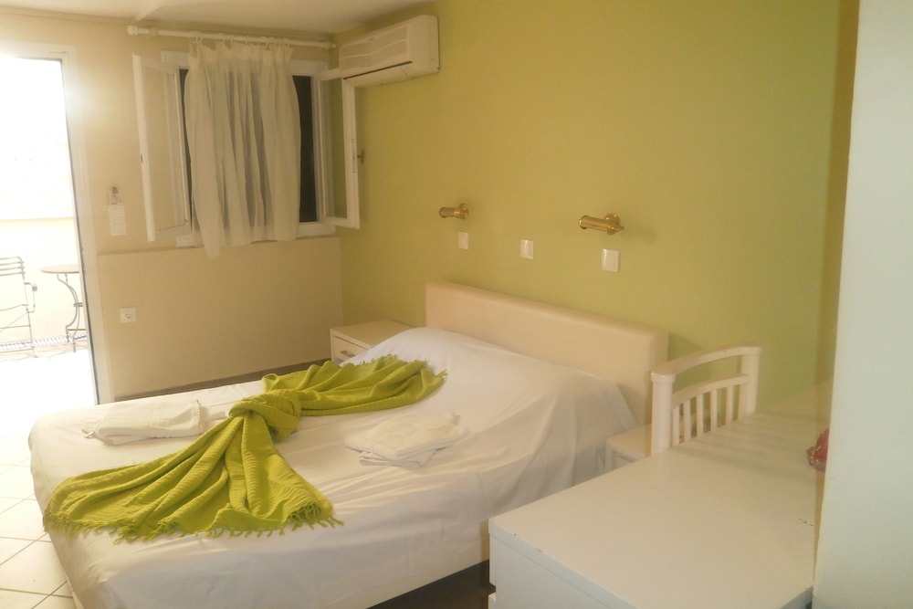 Mediterranean Blue — Rooms in Lefkimmi (Corfu), Ionian Islands
