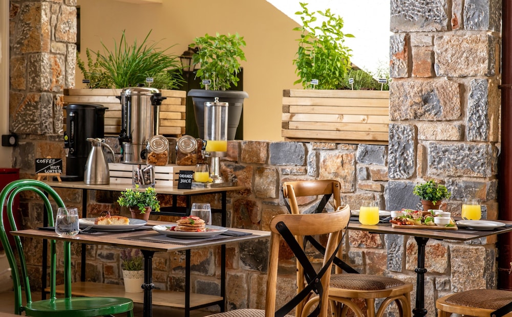 Villa Elite by Checkin — Restaurant & bars in Hersonissos