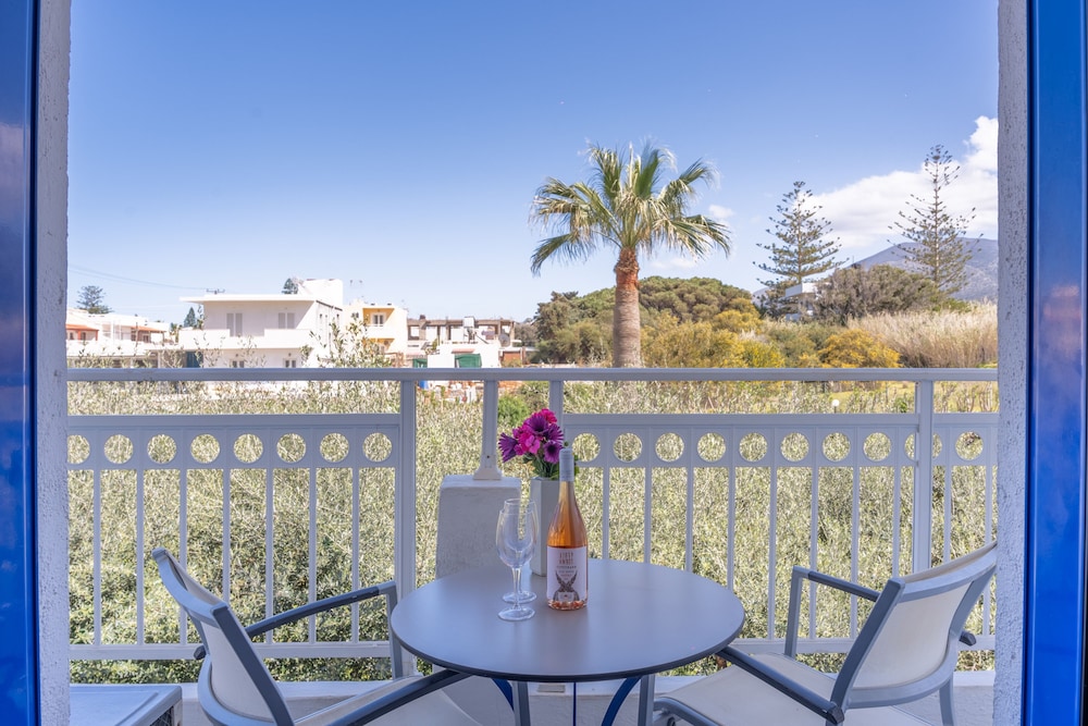 Sergiani Garden — Hotel building in Stalida