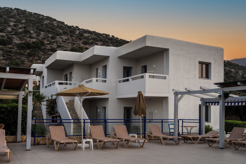 Sergiani Garden — Hotel building in Stalida
