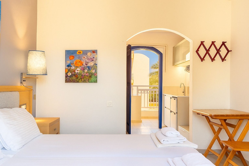 Sergiani Garden — Hotel rooms in Stalida