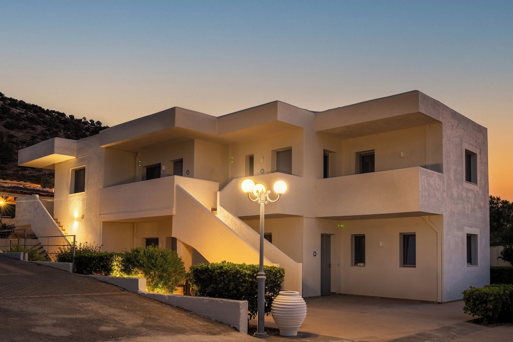 Sergiani Garden — Hotel building in Stalida