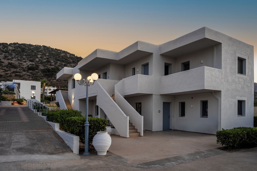 Sergiani Garden — Hotel building in Stalida