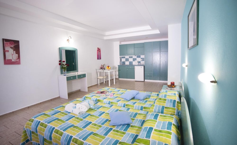 Theoni Apartments — Hotel rooms in Malia