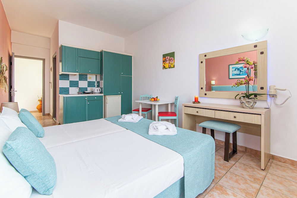 Theoni Apartments — Hotel rooms in Malia