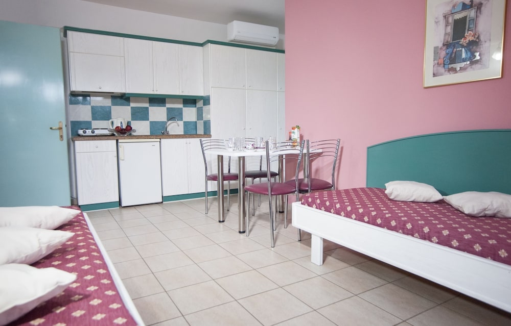 Theoni Apartments — Hotel rooms in Malia