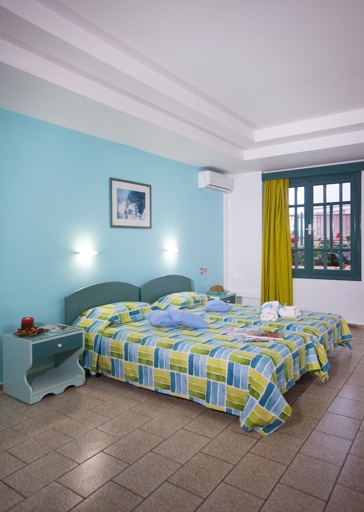 Theoni Apartments — Hotel rooms in Malia