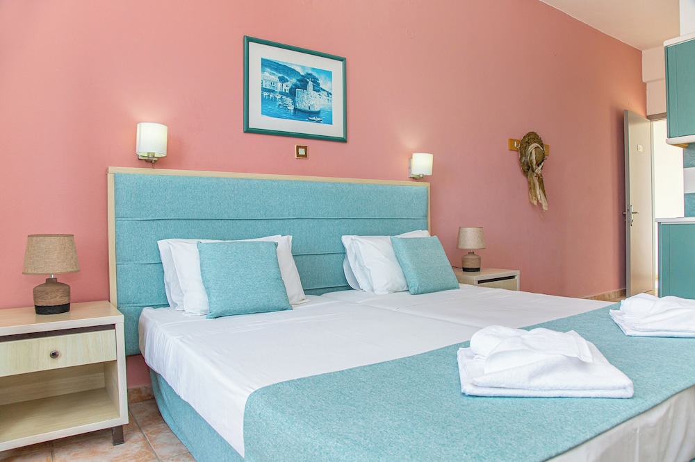Theoni Apartments — Hotel rooms in Malia