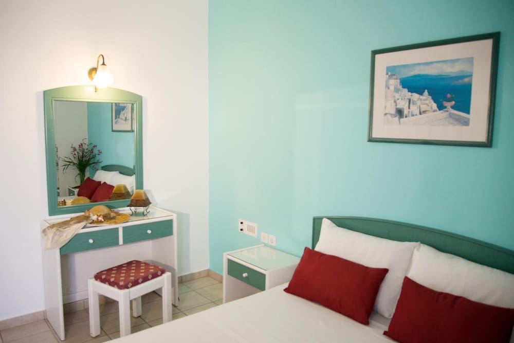 Theoni Apartments — Hotel rooms in Malia