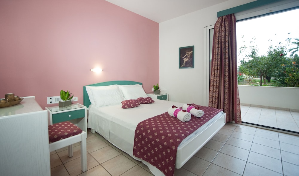 Theoni Apartments — Hotel rooms in Malia