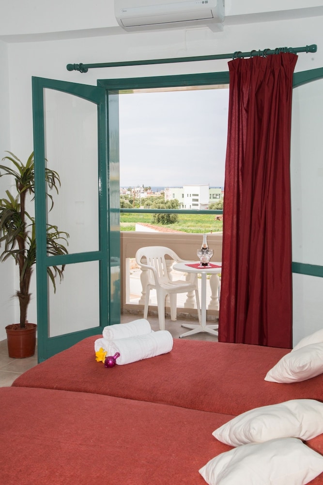 Theoni Apartments — Hotel rooms in Malia