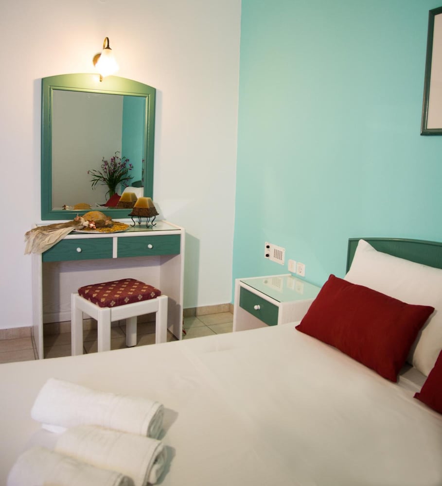Theoni Apartments — Hotel rooms in Malia
