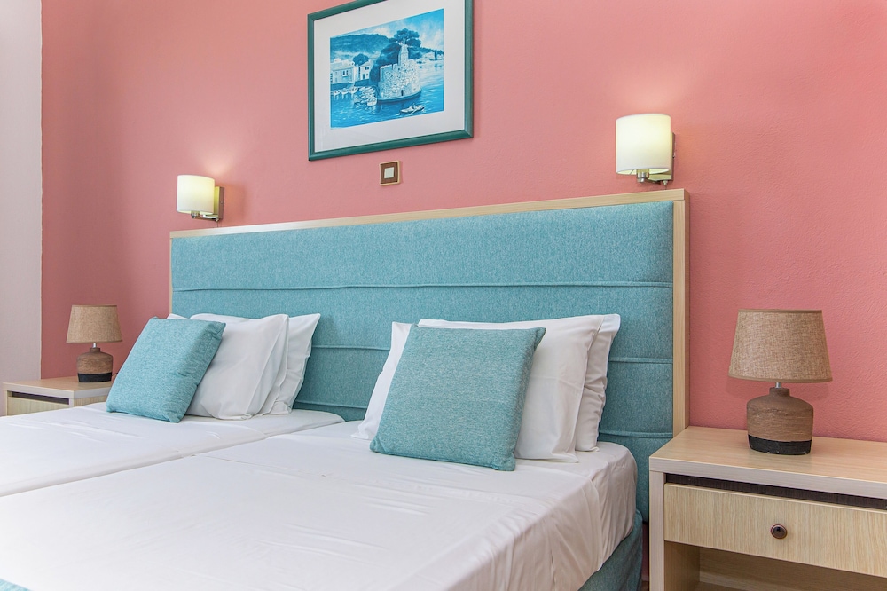 Theoni Apartments — Hotel rooms in Malia