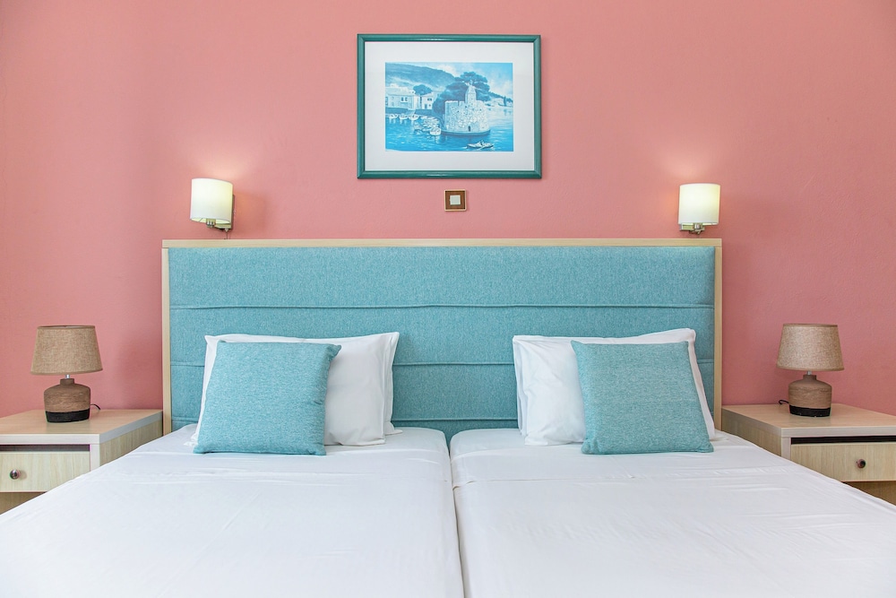 Theoni Apartments — Hotel rooms in Malia