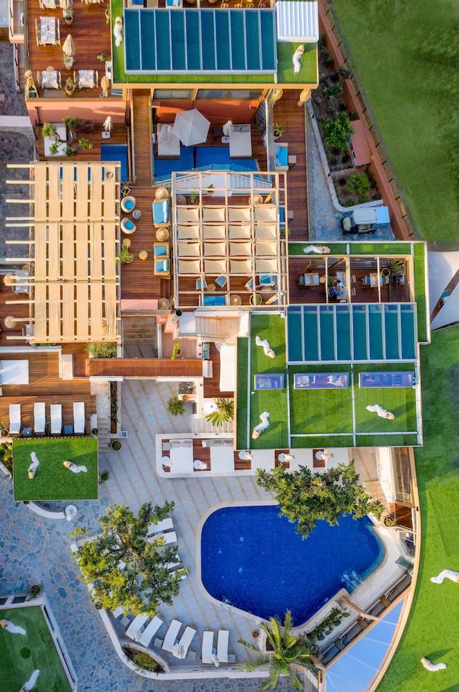 Esperides Resort Crete, The Authentic Experience — Hotel building in Hersonissos