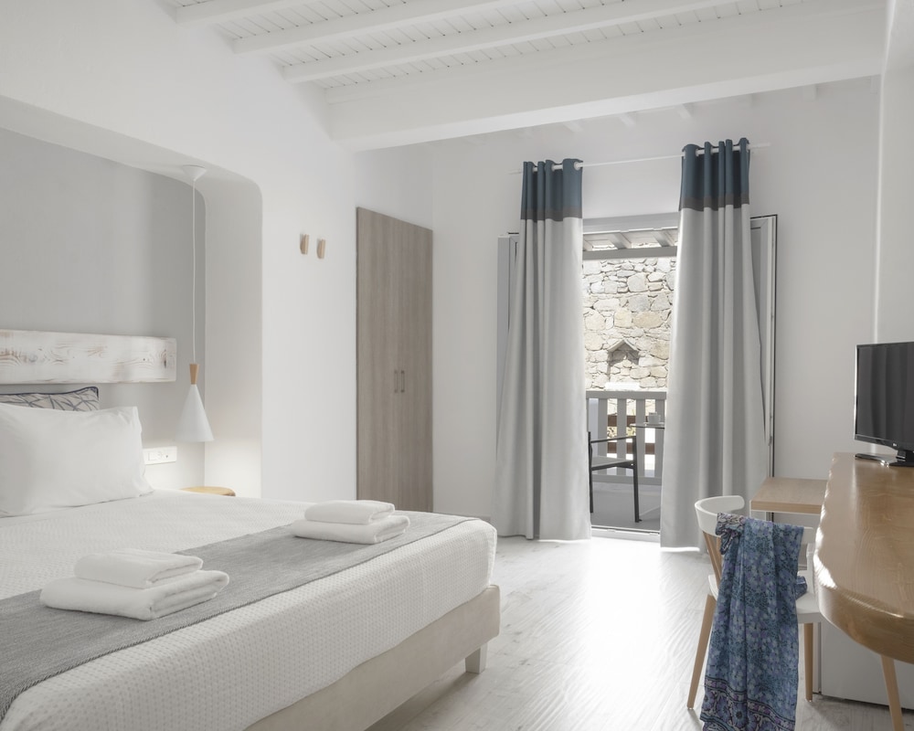 Mykonos Essence - Adults Only — Hotel rooms in Ornos, South Aegean