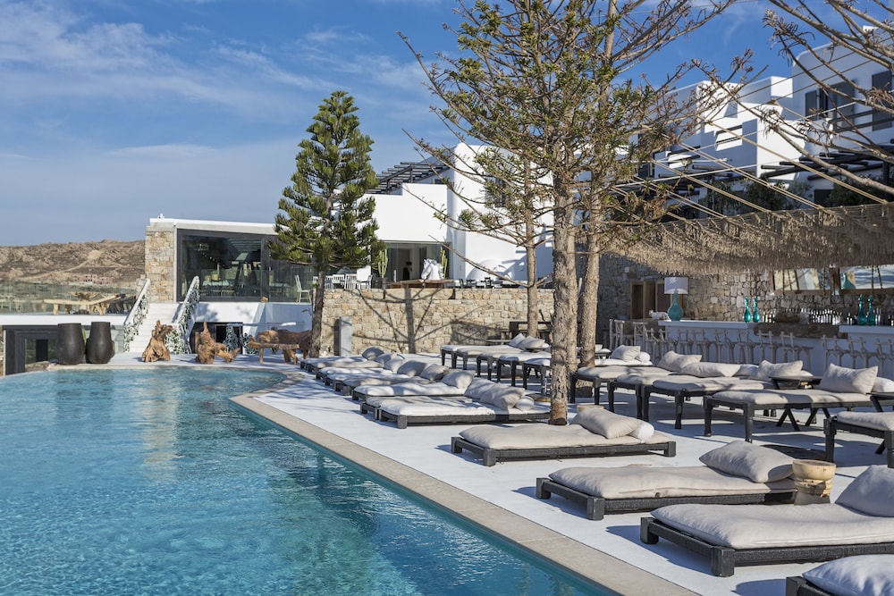 Myconian Utopia Relais & Chateaux — Swimming pool in Elia, South Aegean