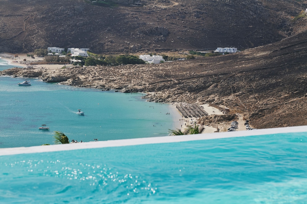 Myconian Utopia Relais & Chateaux — Swimming pool in Elia, South Aegean