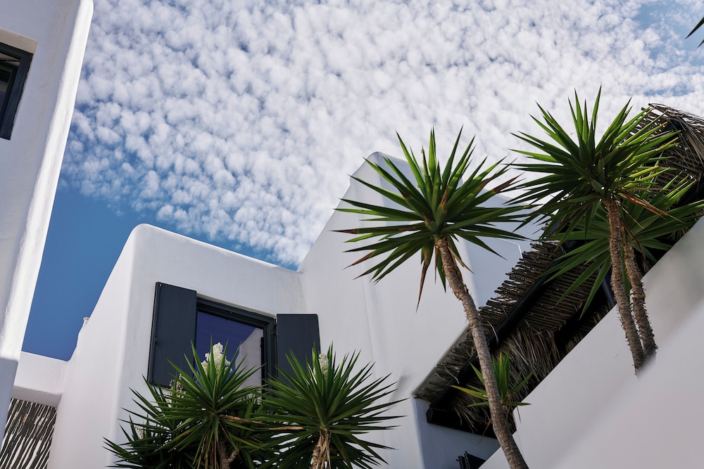 Myconian Utopia Relais & Chateaux — Hotel building in Elia, South Aegean