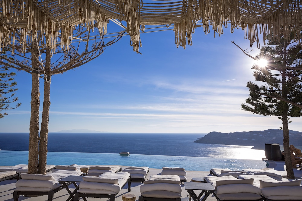 Myconian Utopia Relais & Chateaux — Swimming pool in Elia, South Aegean