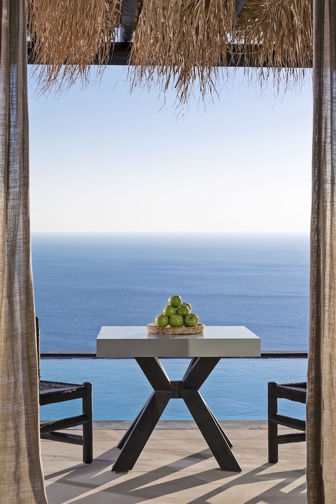 Myconian Utopia Relais & Chateaux — Swimming pool in Elia, South Aegean