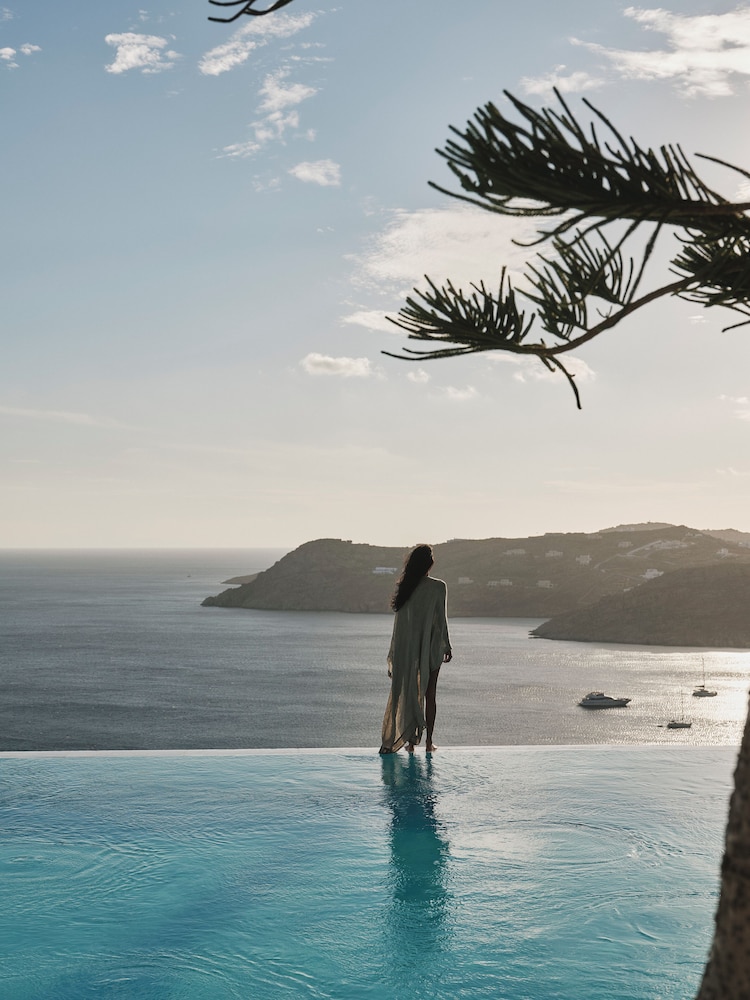 Myconian Utopia Relais & Chateaux — Swimming pool in Elia, South Aegean