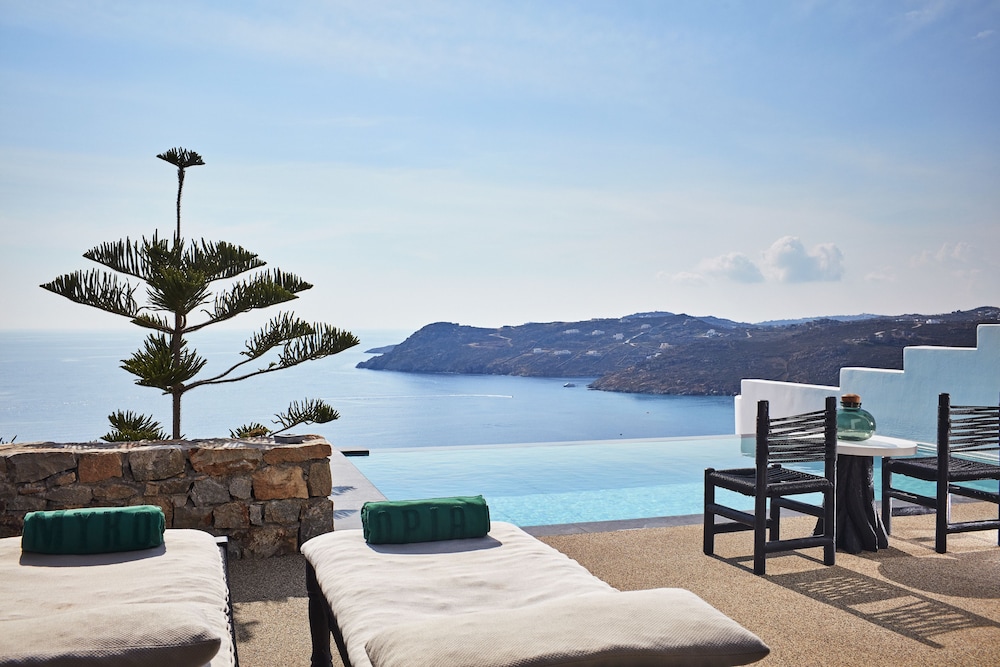 Myconian Utopia Relais & Chateaux — Swimming pool in Elia, South Aegean