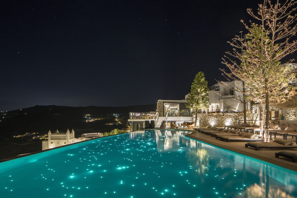Myconian Utopia Relais & Chateaux — Swimming pool in Elia, South Aegean