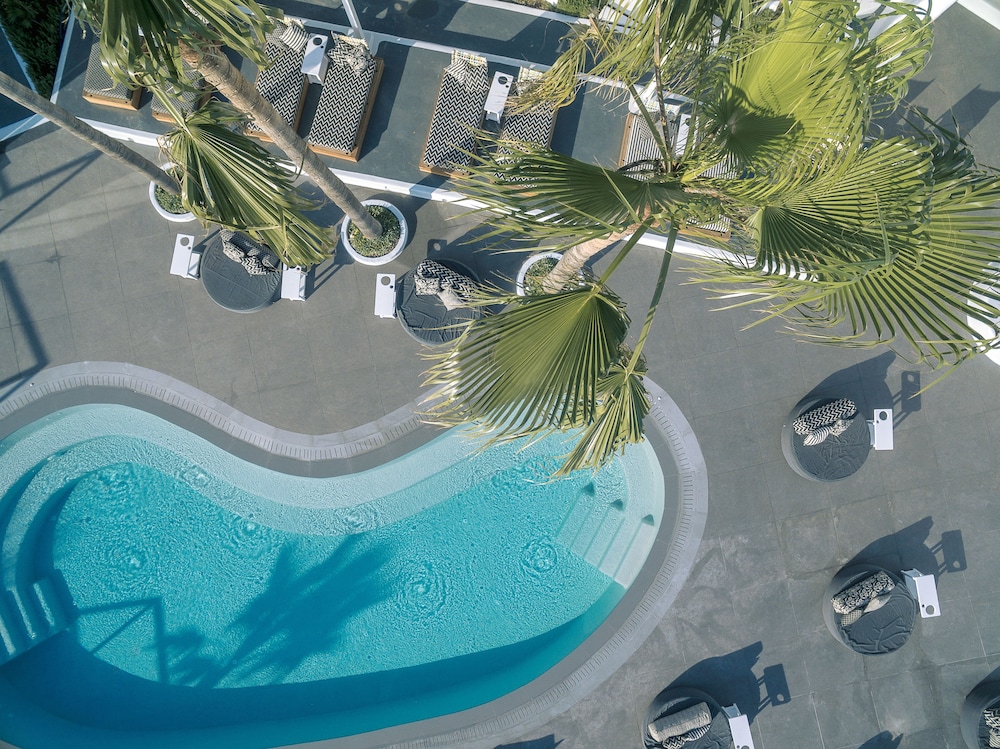 Mykonos Blanc — Swimming pool in Ornos, South Aegean
