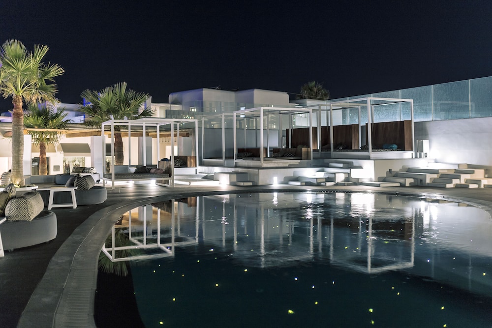 Mykonos Blanc — Swimming pool in Ornos, South Aegean
