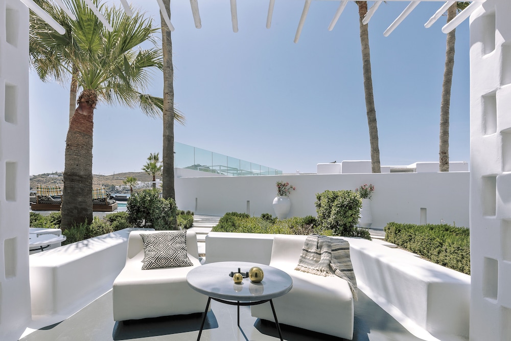 Mykonos Blanc — Swimming pool in Ornos, South Aegean