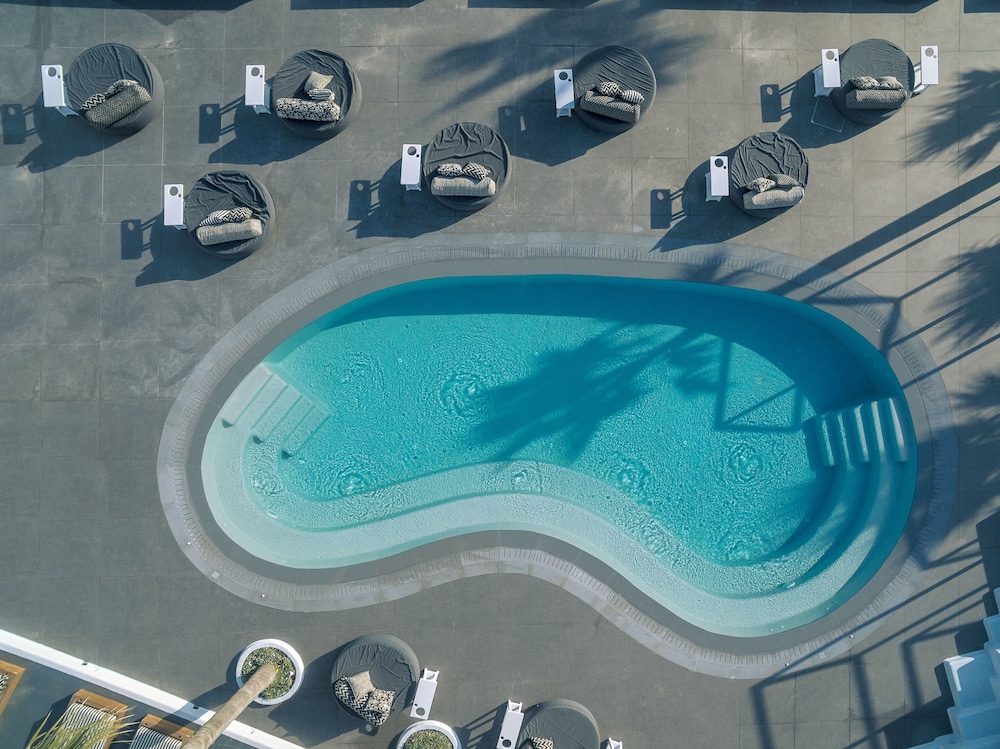 Mykonos Blanc — Swimming pool in Ornos, South Aegean
