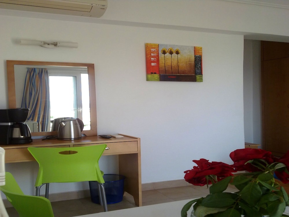 Kos Bay Hotel — Hotel rooms in Kos Town, South Aegean