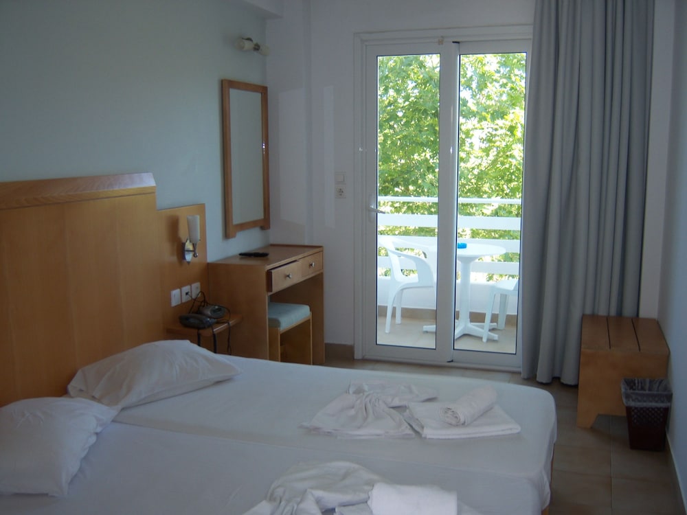 Kos Bay Hotel — Hotel rooms in Kos Town, South Aegean