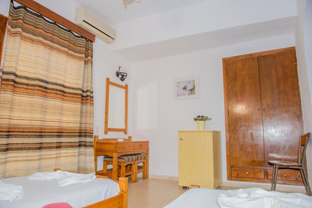 Velissarios Hotel — Hotel rooms in Hersonissos