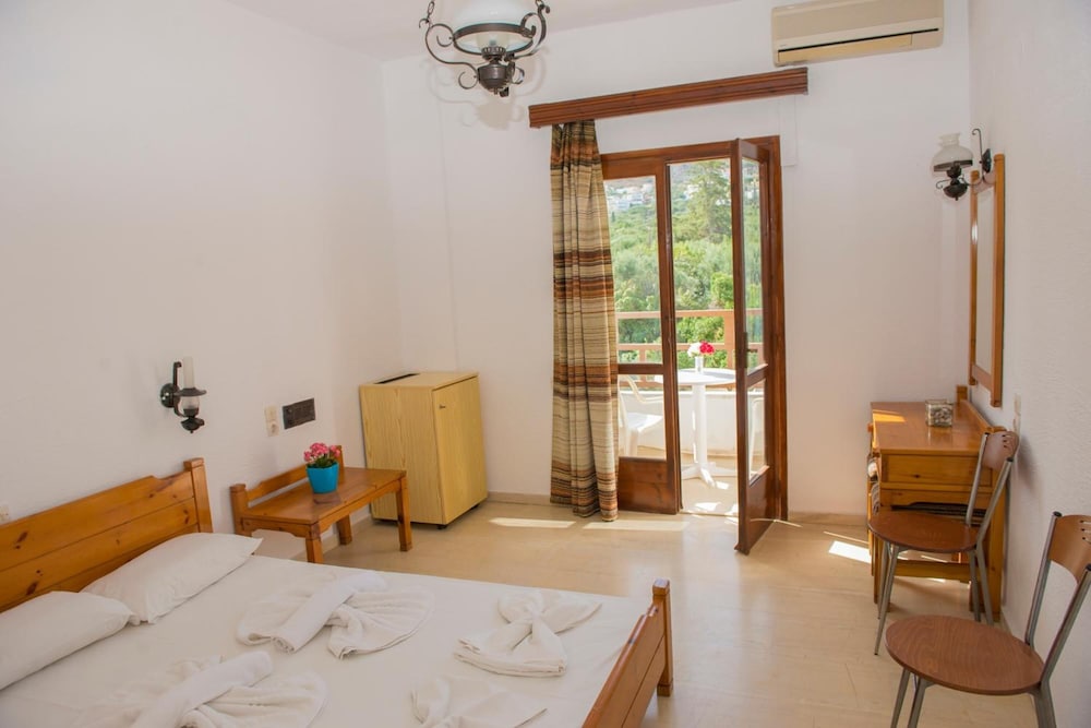 Velissarios Hotel — Hotel rooms in Hersonissos