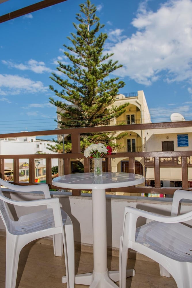 Velissarios Hotel — Hotel building in Hersonissos