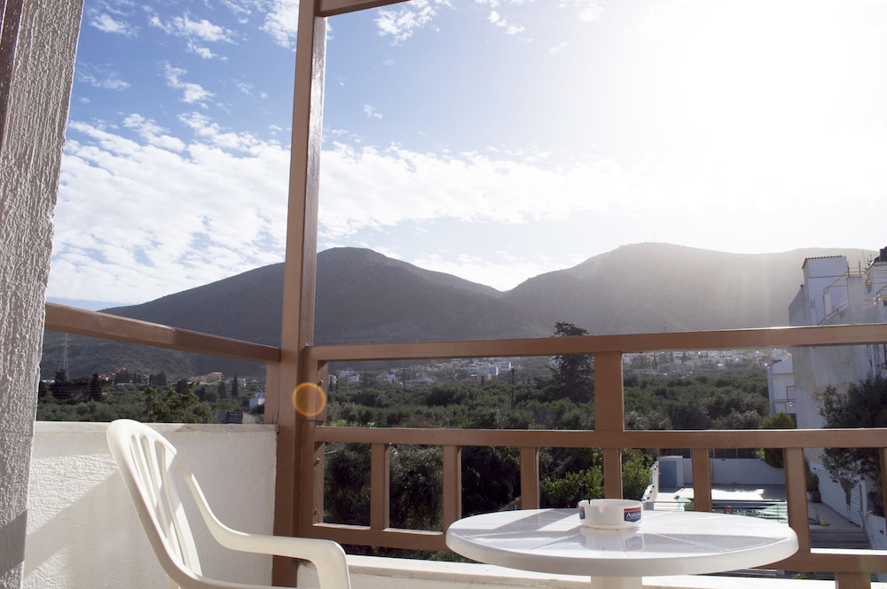 Velissarios Hotel — Hotel rooms in Hersonissos