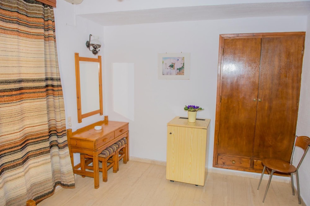 Velissarios Hotel — Hotel rooms in Hersonissos