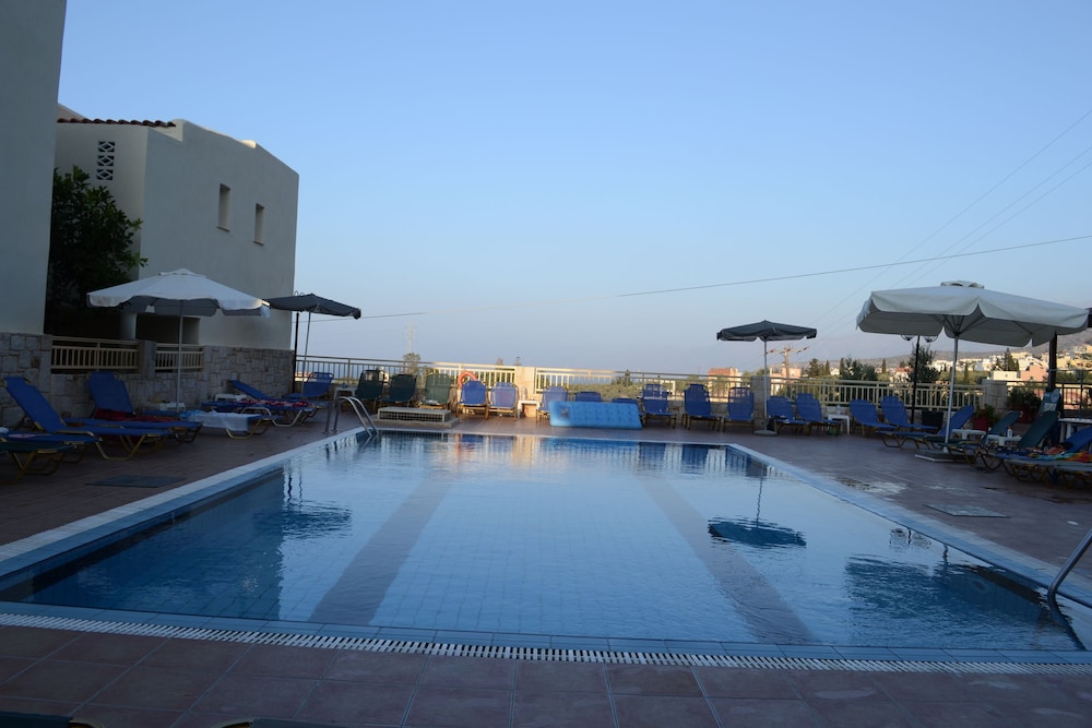 Frida Village — Swimming pool in Hersonissos