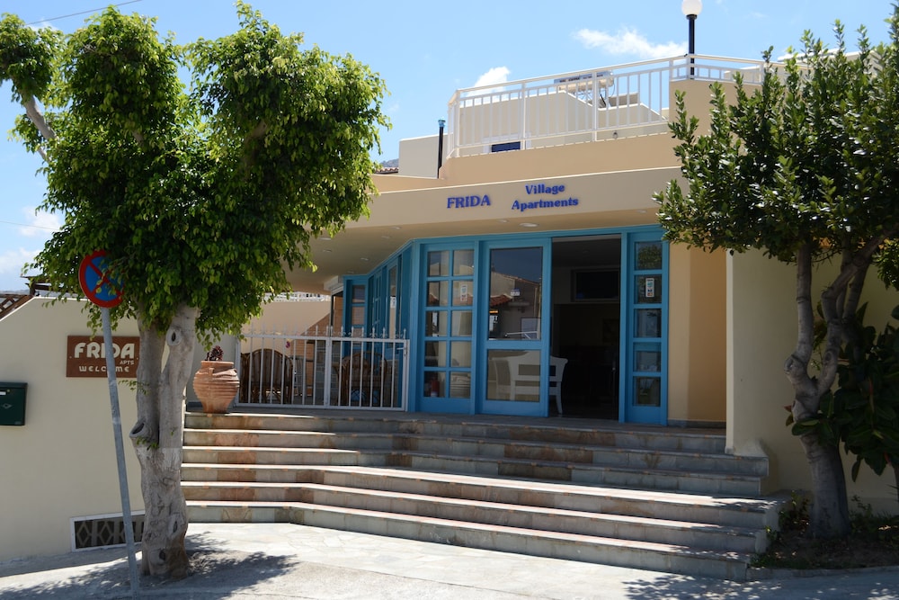 Frida Village — Hotel building in Hersonissos
