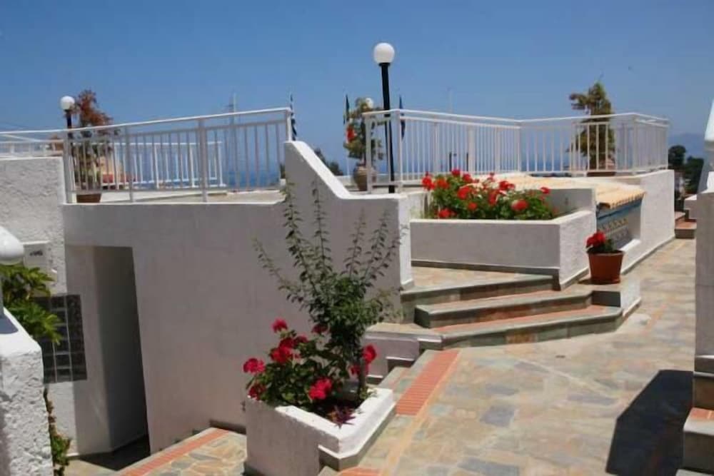 Frida Village — Hotel building in Hersonissos