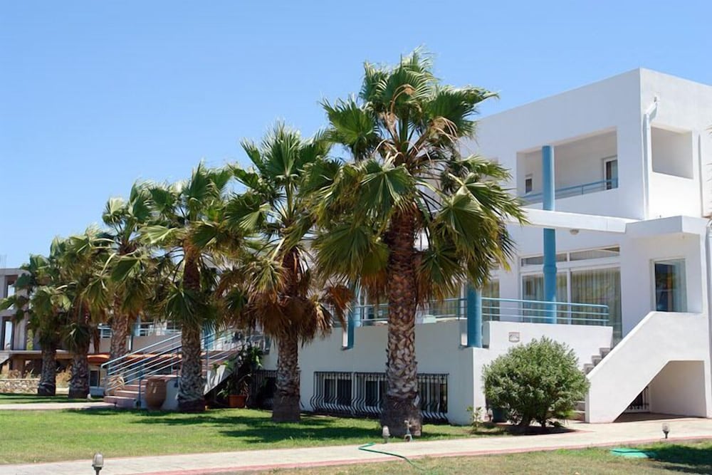 Irina Beach Hotel — Hotel building in Tigaki, South Aegean