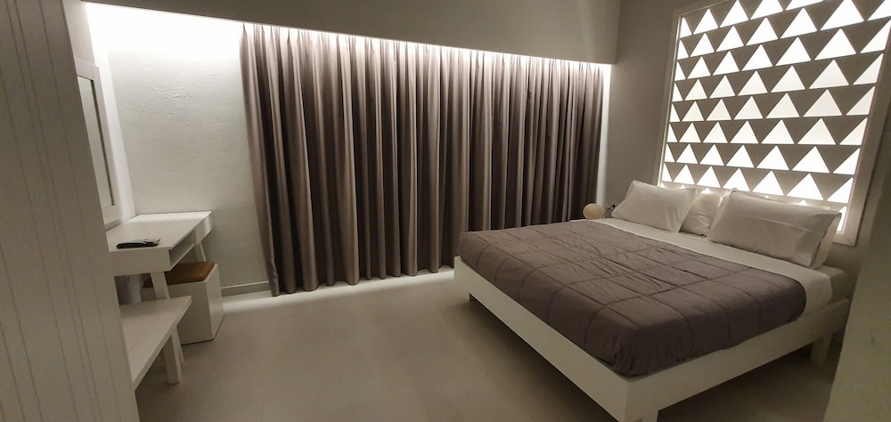 Irina Beach Hotel — Hotel rooms in Tigaki, South Aegean
