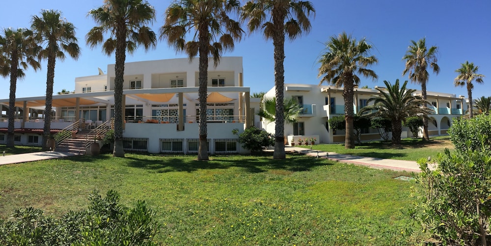 Irina Beach Hotel — Hotel building in Tigaki, South Aegean